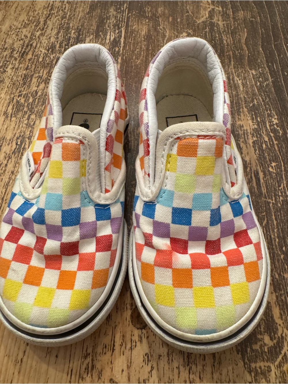 Vans Classic Slip-On Toddler 'Rainbow Checkerboard' sneakers size 6